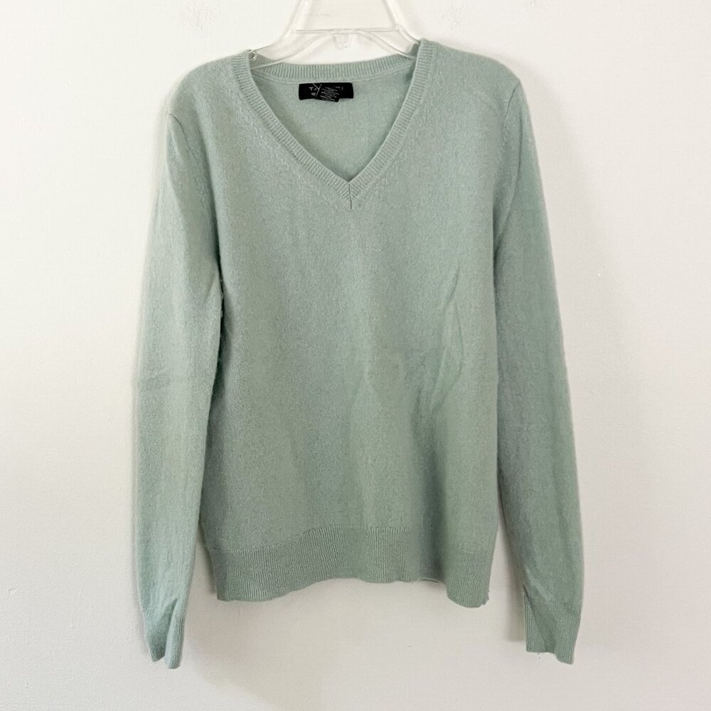 tahari / seafoam green v neck cashmere sweater M
